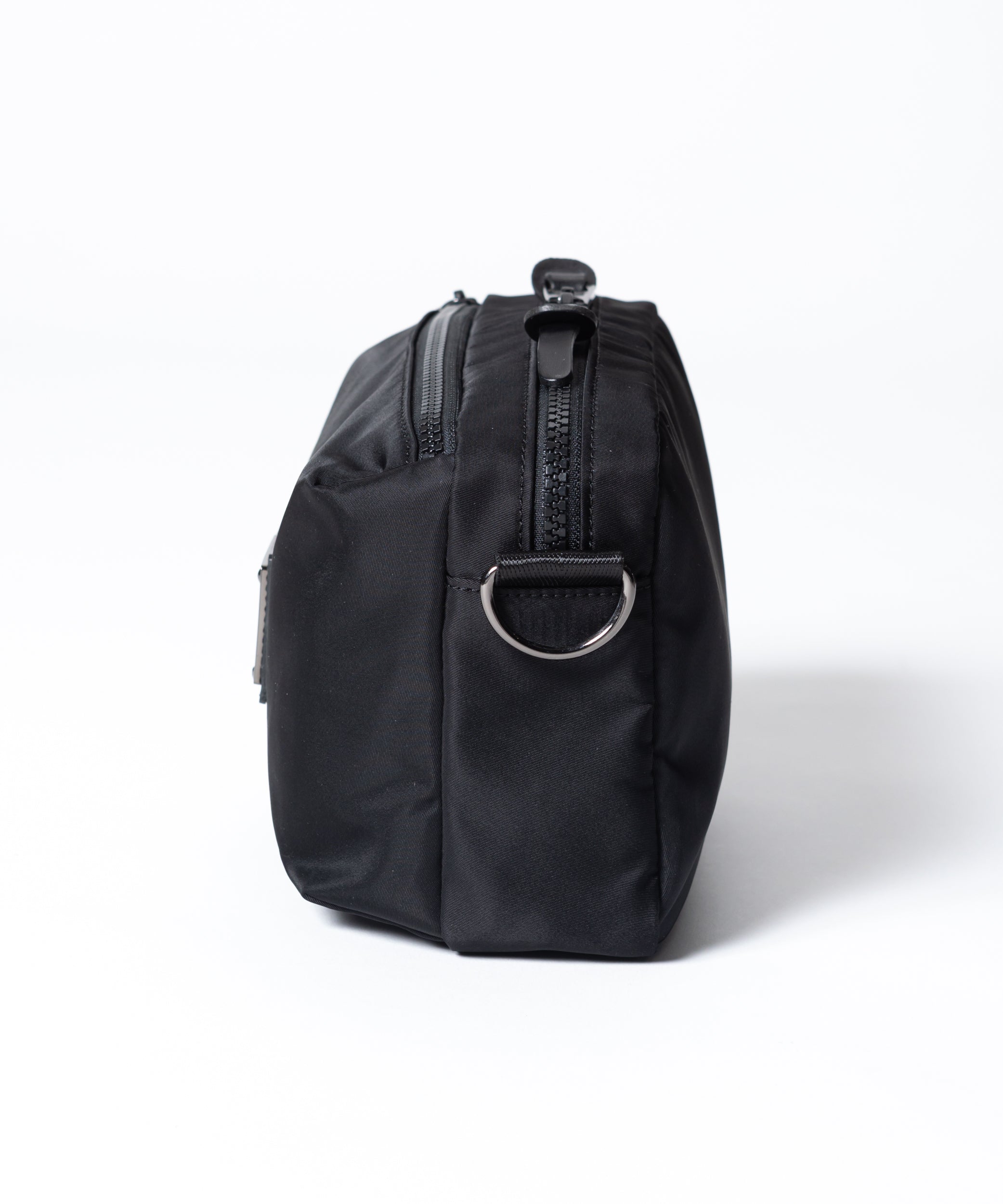 MAKAVELIC MARK SHOULDER BAG & POUCH