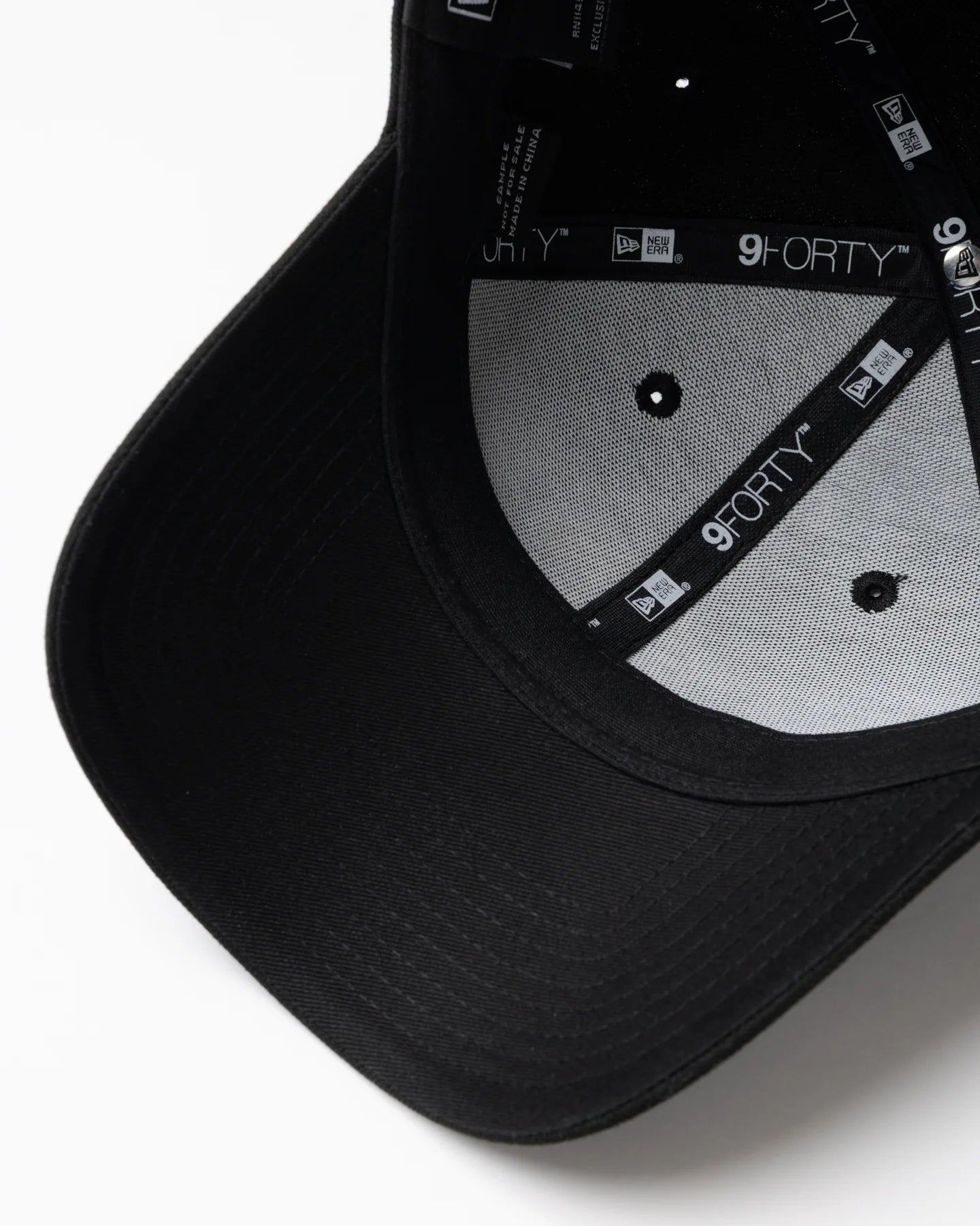【DVG × NEW ERA®】 SKULL CAP 075762801-BLACK