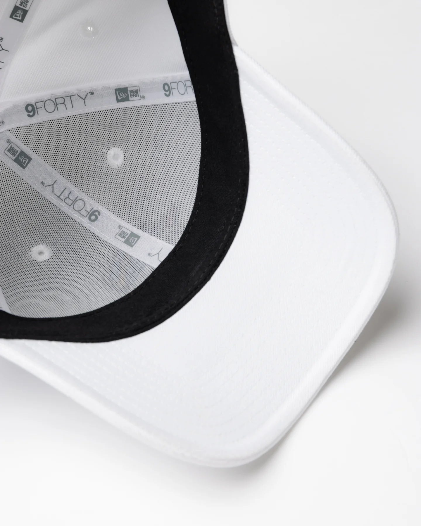 【DVG × NEW ERA®】 SKULL CAP 075762801-WHITE