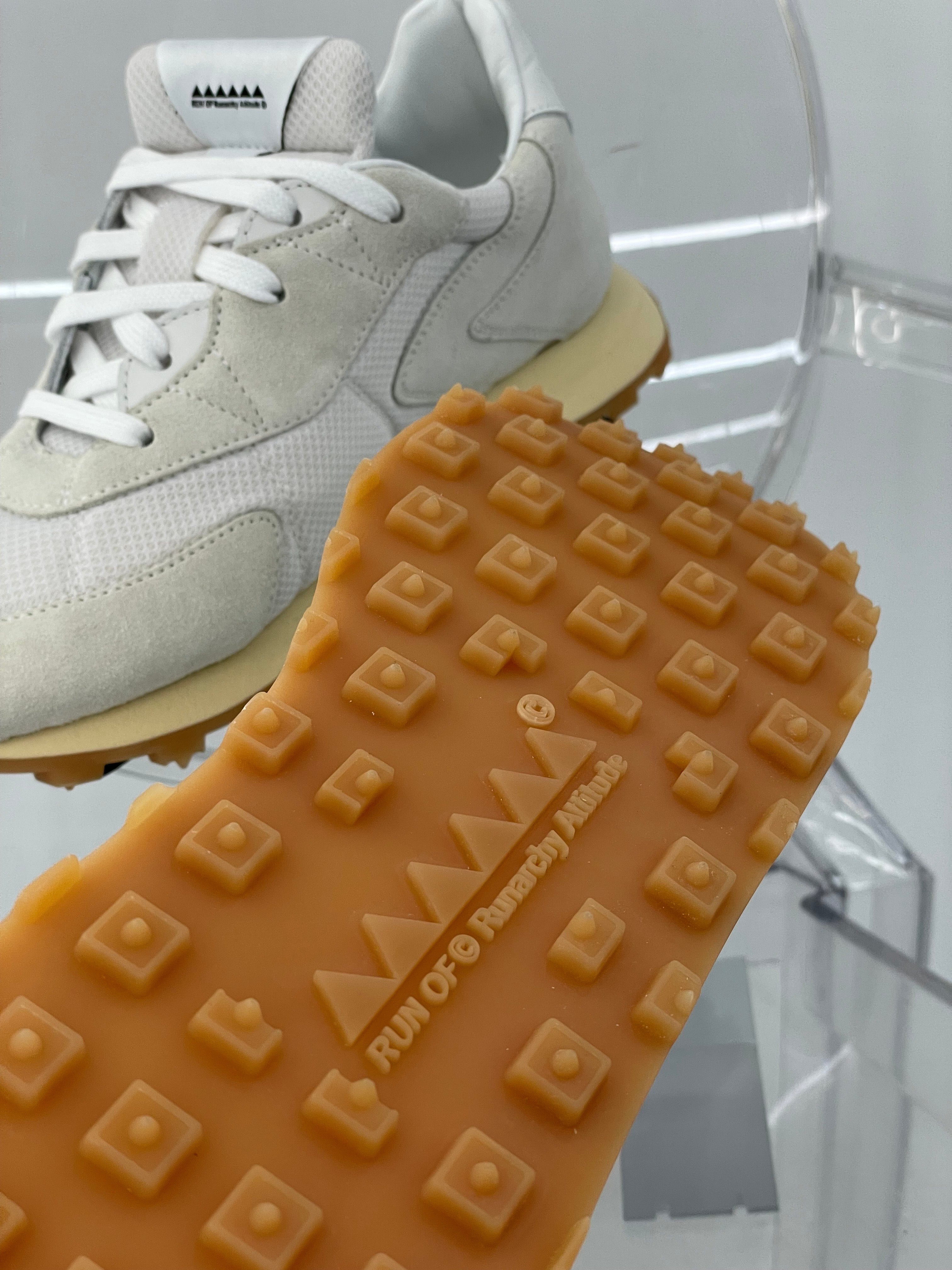 RUN OF Retro/Piuma Gold/Iceland