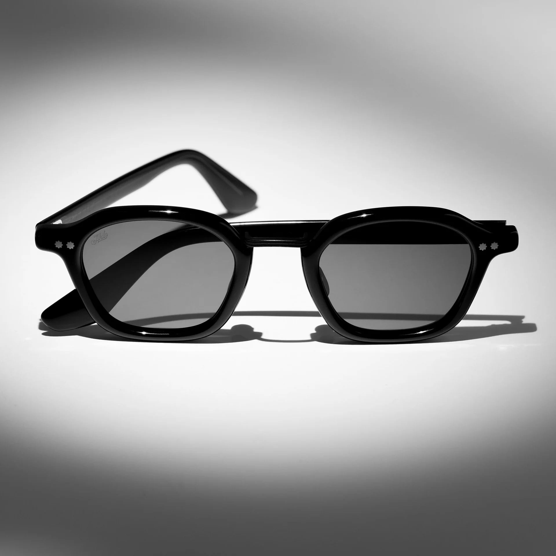 IRIS / BLACK/BLACK