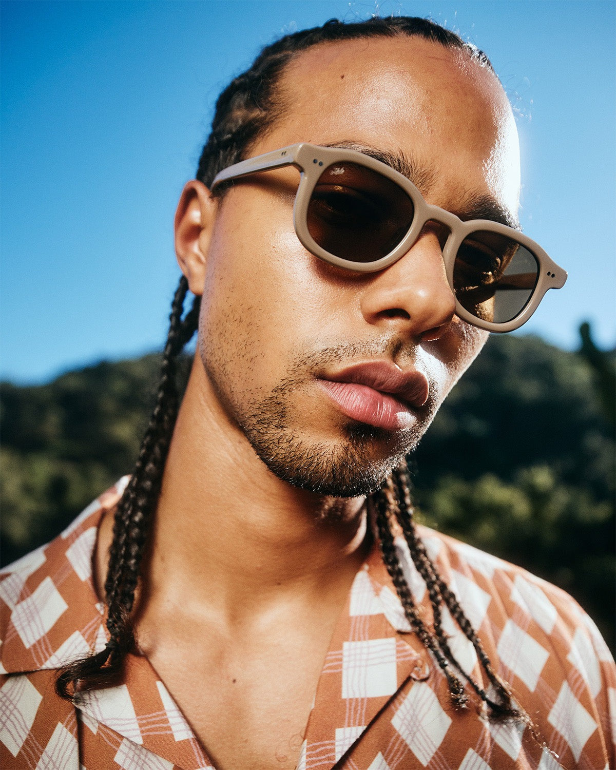 Musa Essentials 2314 04 94 サングラス 調光レンズ / Solid Grey×Brown