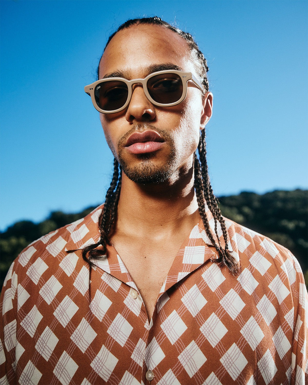 Musa Essentials 2314 04 94 サングラス 調光レンズ / Solid Grey×Brown