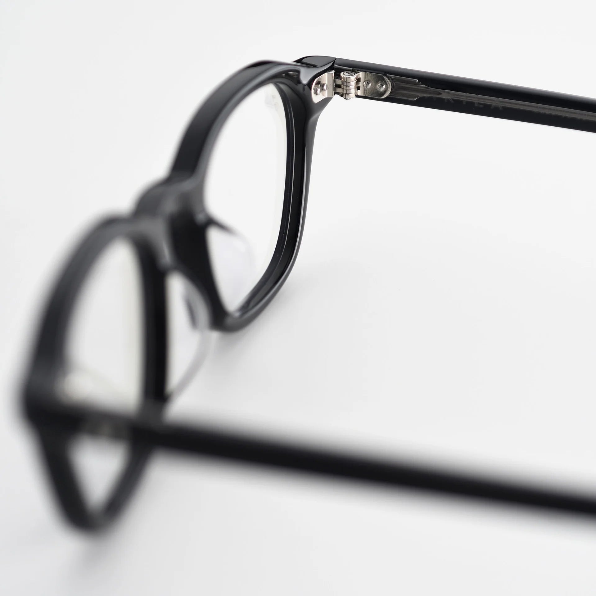 NOMOS / BLACK