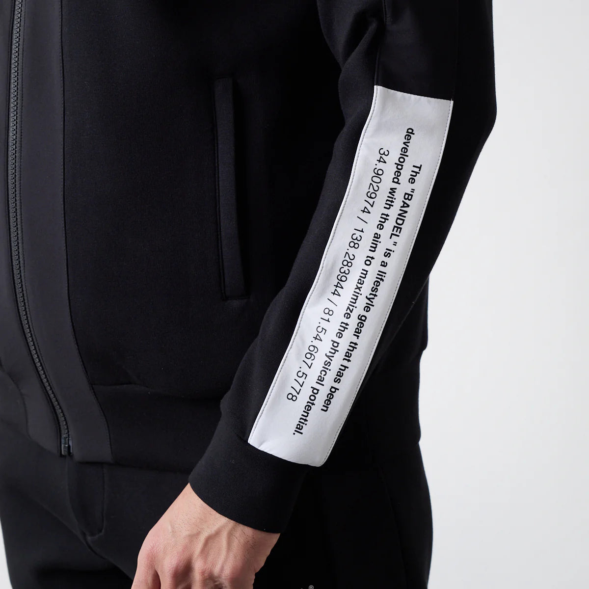 BANDEL GOLF スタンドカラー スウィッチ ジップブルゾン BLACK