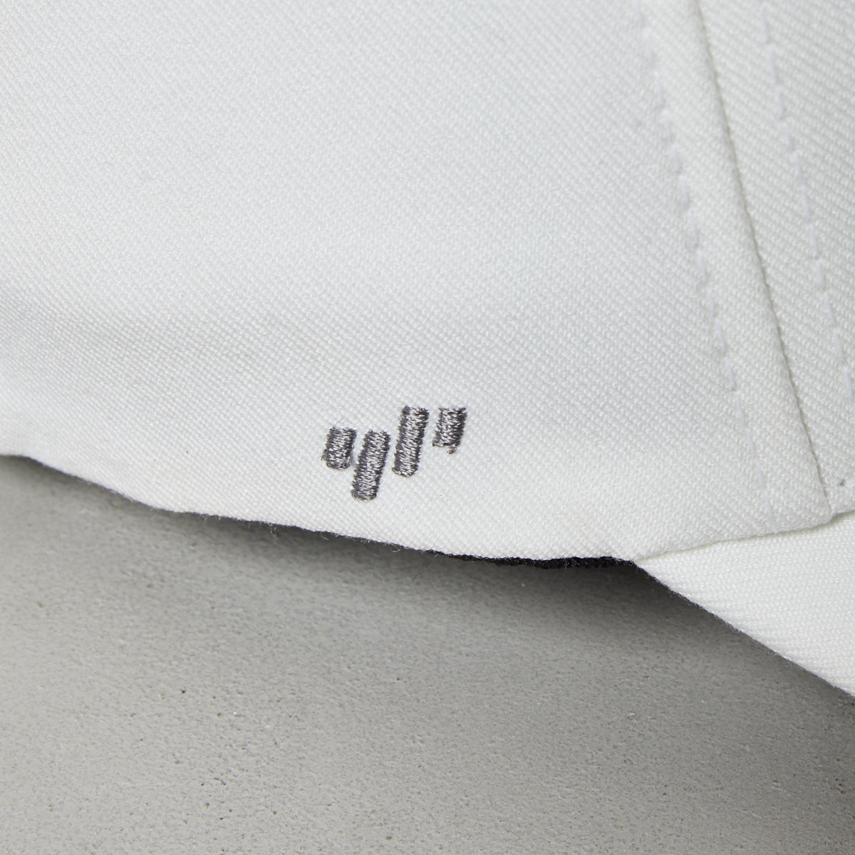 CURSIVE LOGO CAP BG-46CDCCP キャップ / WHITE