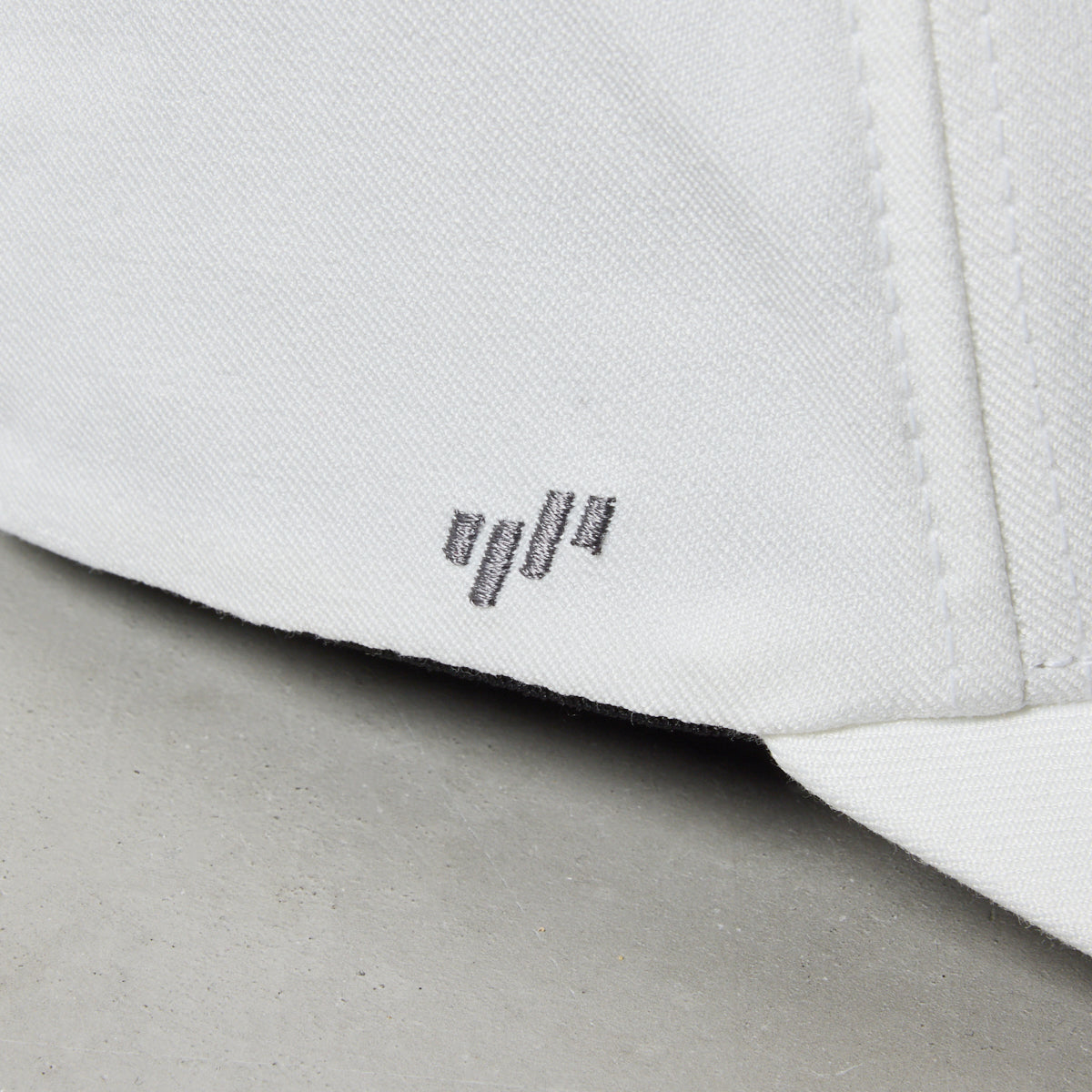 COOL&DRY ITALIC LOGO CAP BG-46CDICP キャップ / WHITE