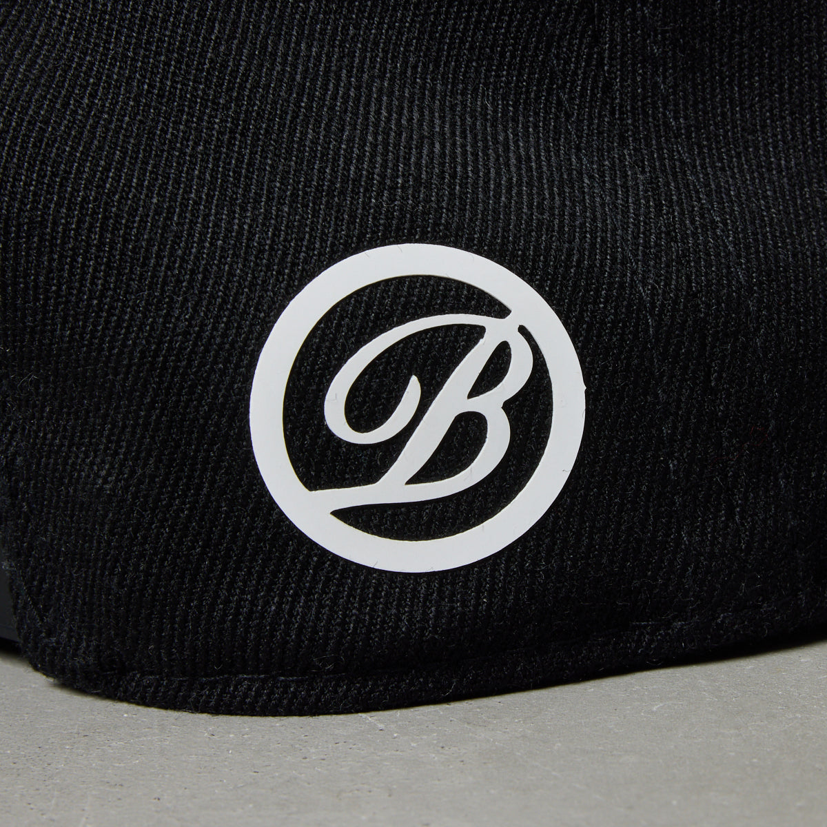 CURSIVE LOGO FLATVISOR CAP BG-46CLFCP キャップ 吸湿 伸縮 / BLACK