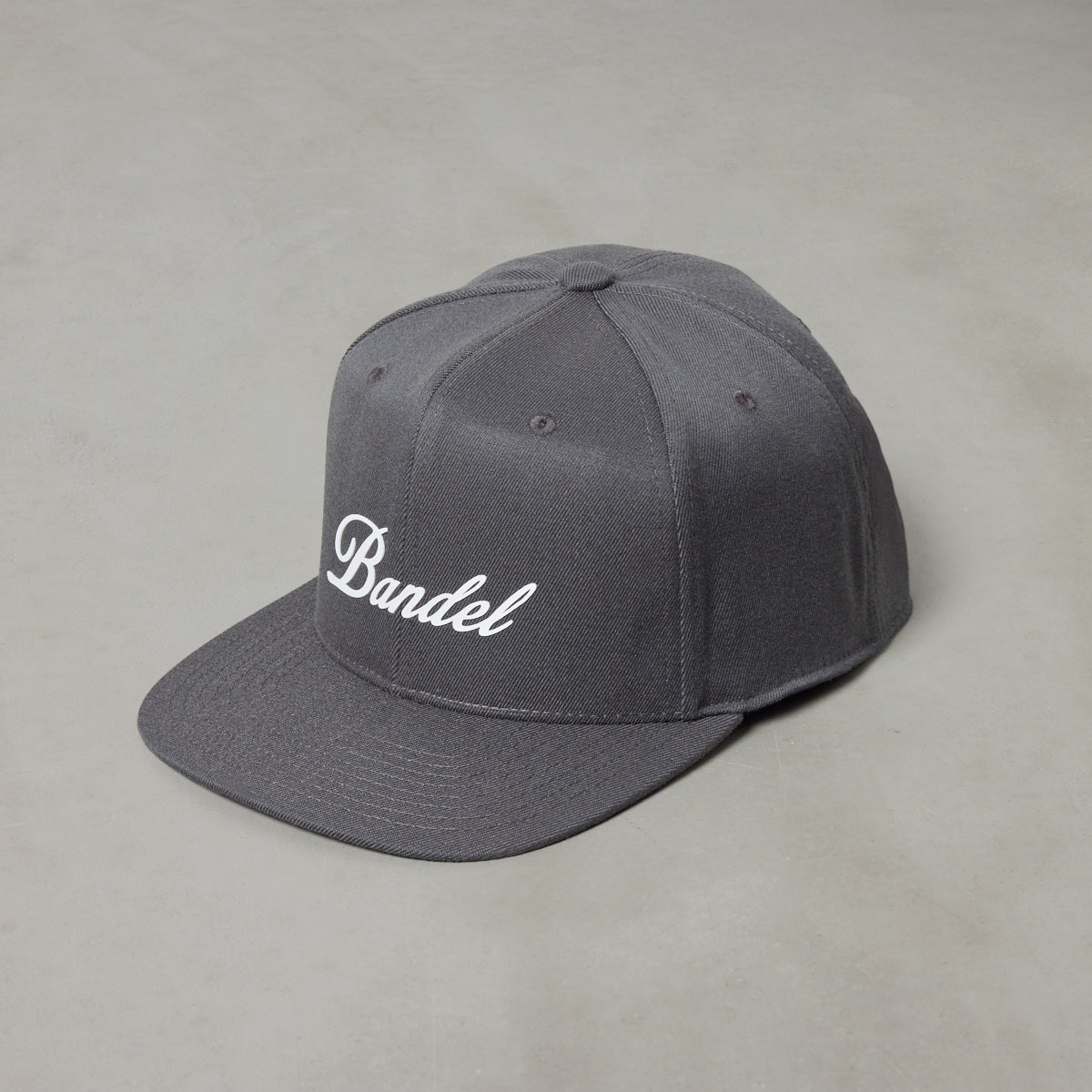 CURSIVE LOGO FLATVISOR CAP BG-46CLFCP キャップ 吸湿 伸縮 / GREY