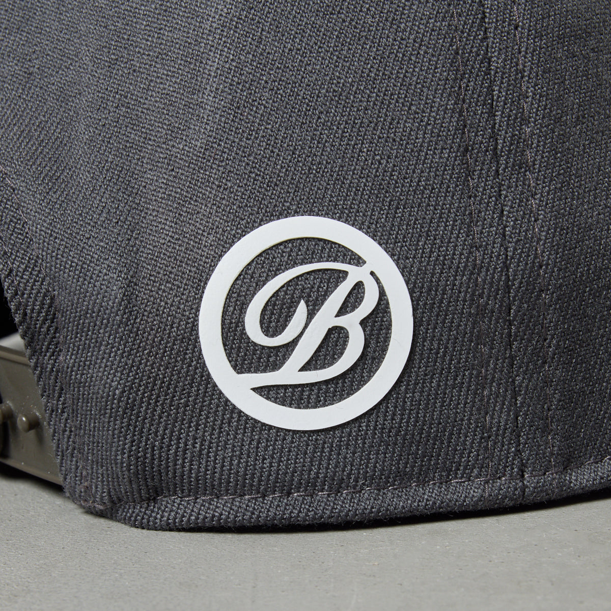 CURSIVE LOGO FLATVISOR CAP BG-46CLFCP キャップ 吸湿 伸縮 / GREY