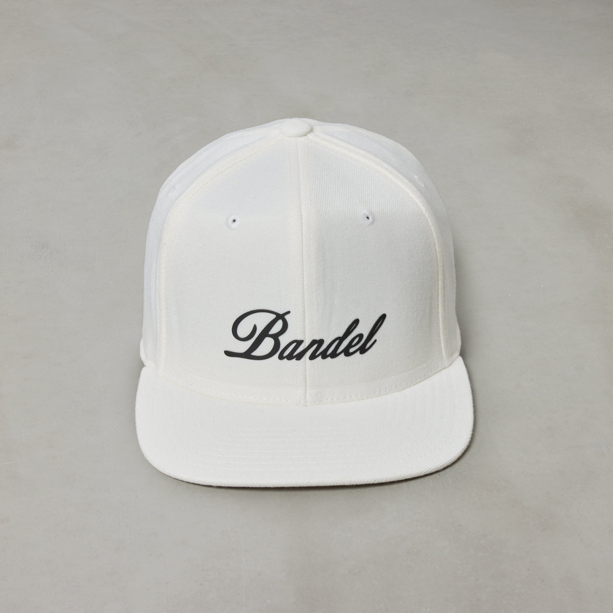CURSIVE LOGO FLATVISOR CAP BG-46CLFCP キャップ 吸湿 伸縮 / WHITE