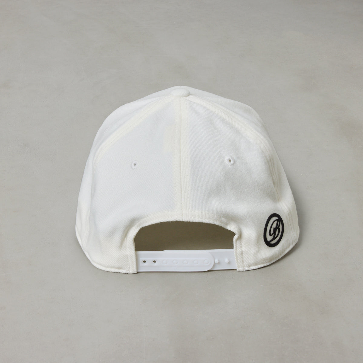 CURSIVE LOGO FLATVISOR CAP BG-46CLFCP キャップ 吸湿 伸縮 / WHITE