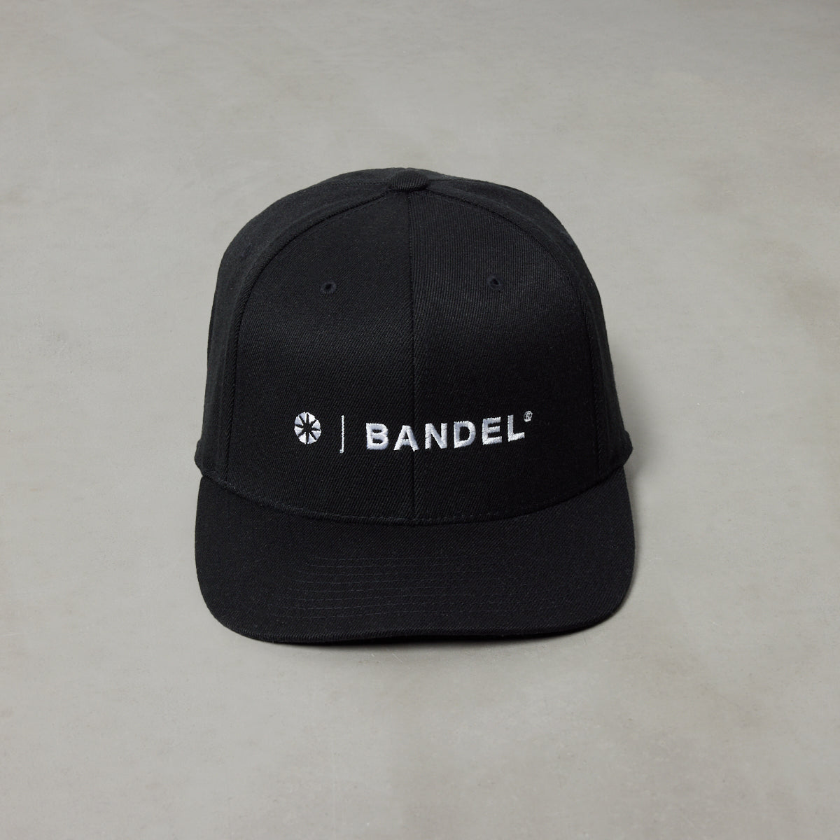 ESSENTIAL LOGO FLATVISOR CAP BG-46EFVCP キャップ / BLACK