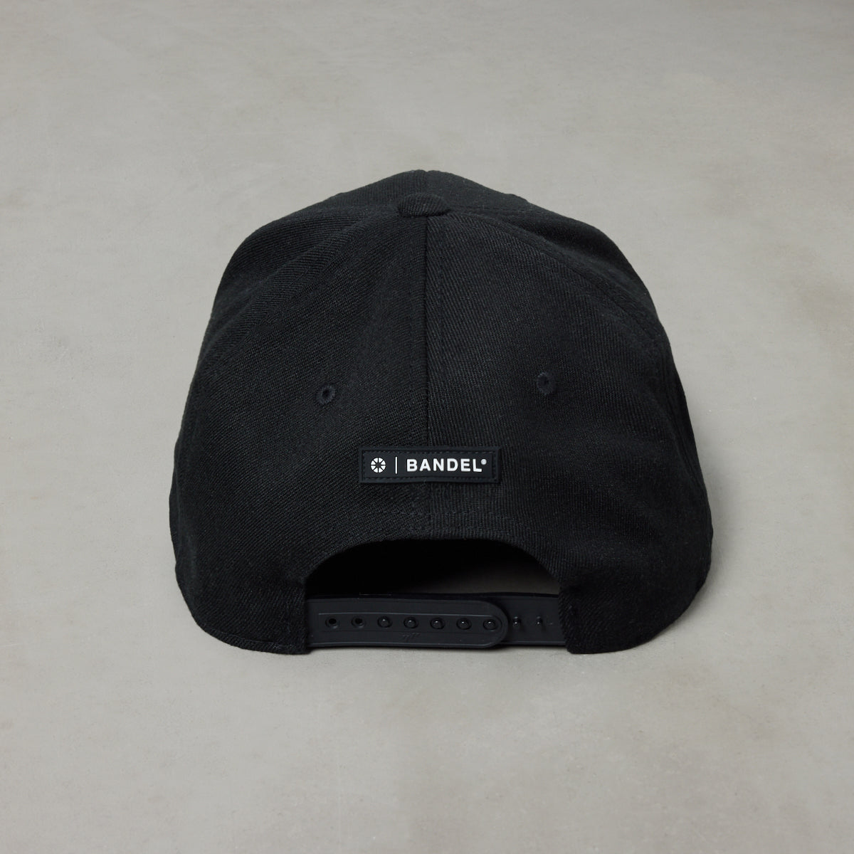 ESSENTIAL LOGO FLATVISOR CAP BG-46EFVCP キャップ / BLACK