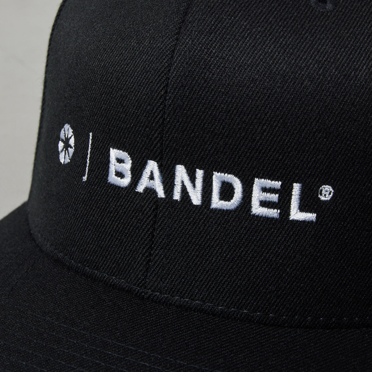 ESSENTIAL LOGO FLATVISOR CAP BG-46EFVCP キャップ / BLACK