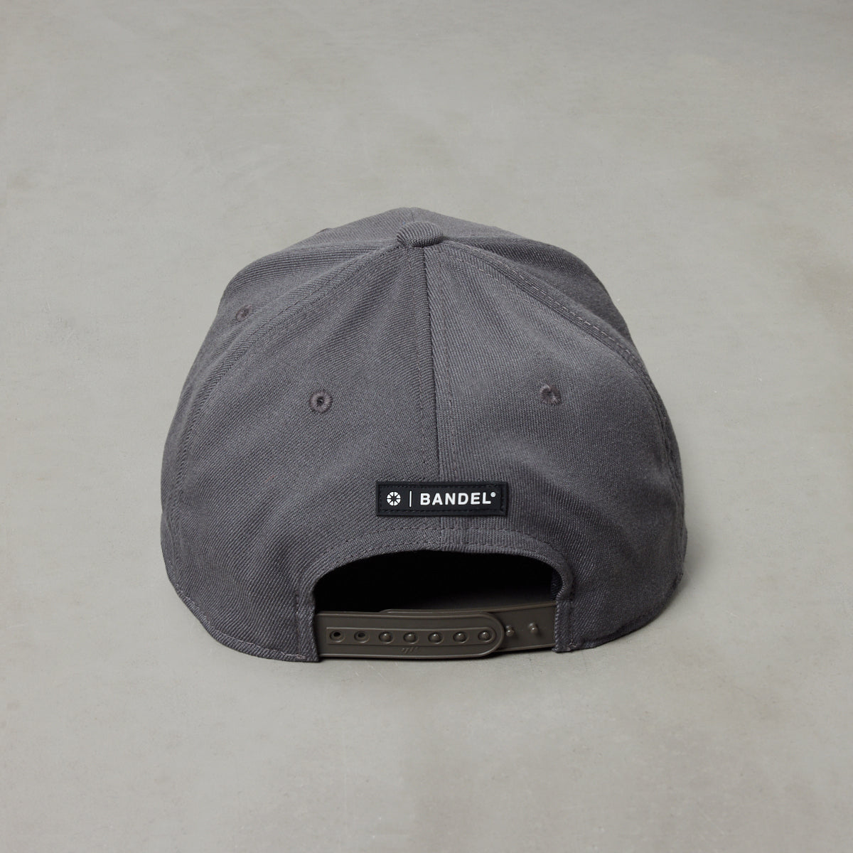 ESSENTIAL LOGO FLATVISOR CAP BG-46EFVCP キャップ / GREY
