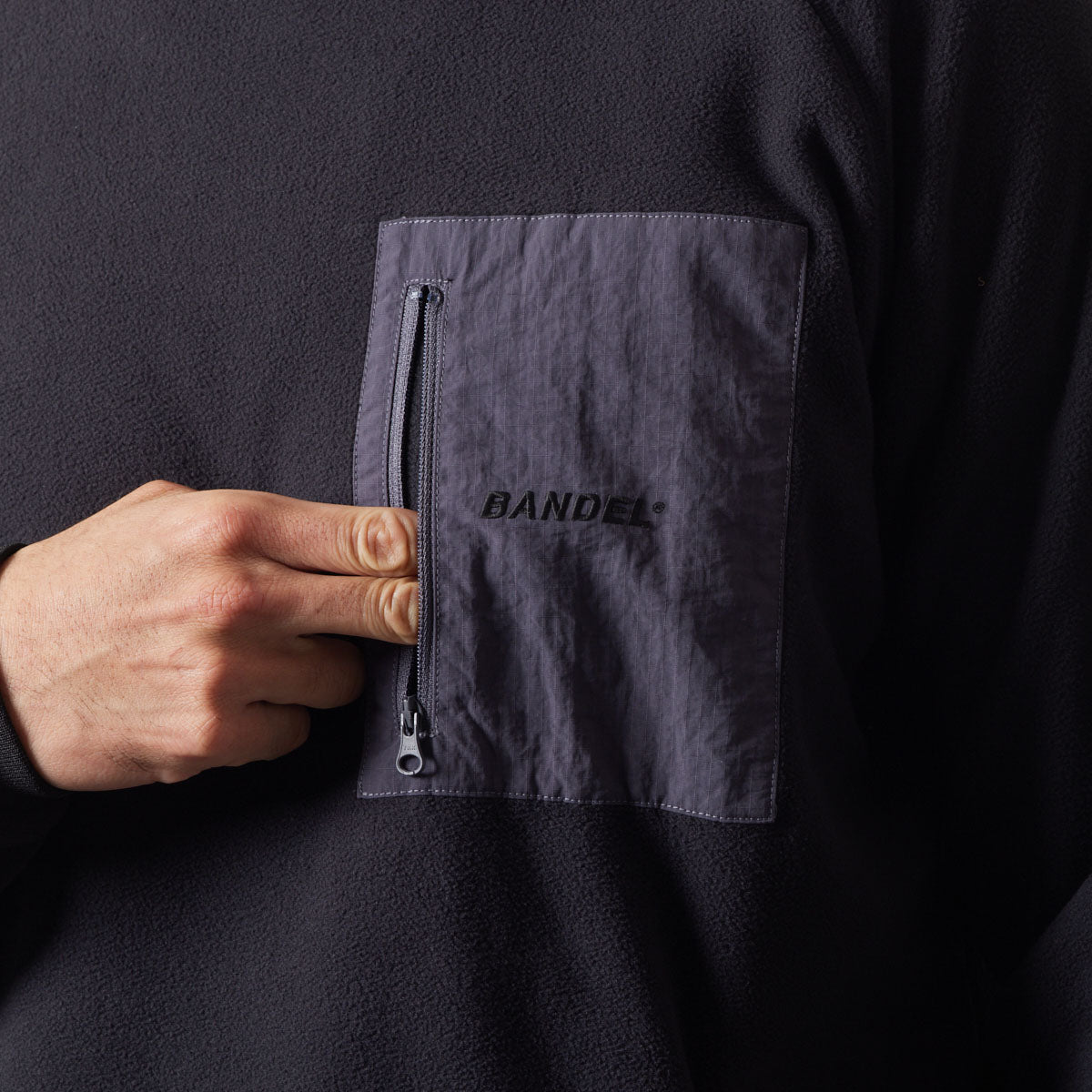 UTILITY FLEECE CREW NECK BGS-4AUFCS ロンT フリース 温度調節 防風 ファスナーポケット ドローコード / BLACK