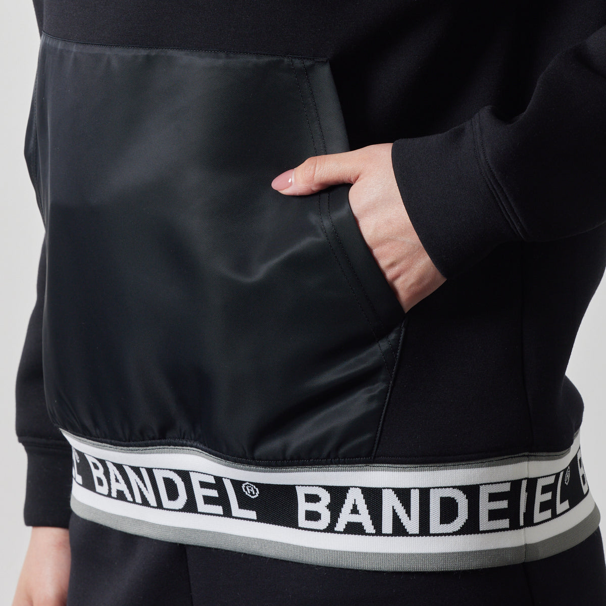 WOMENS NYLON POCKET P/O HOODIE BGS-W4ANPHD 軽量 ダンボール素材 異素材MIX / BLACK