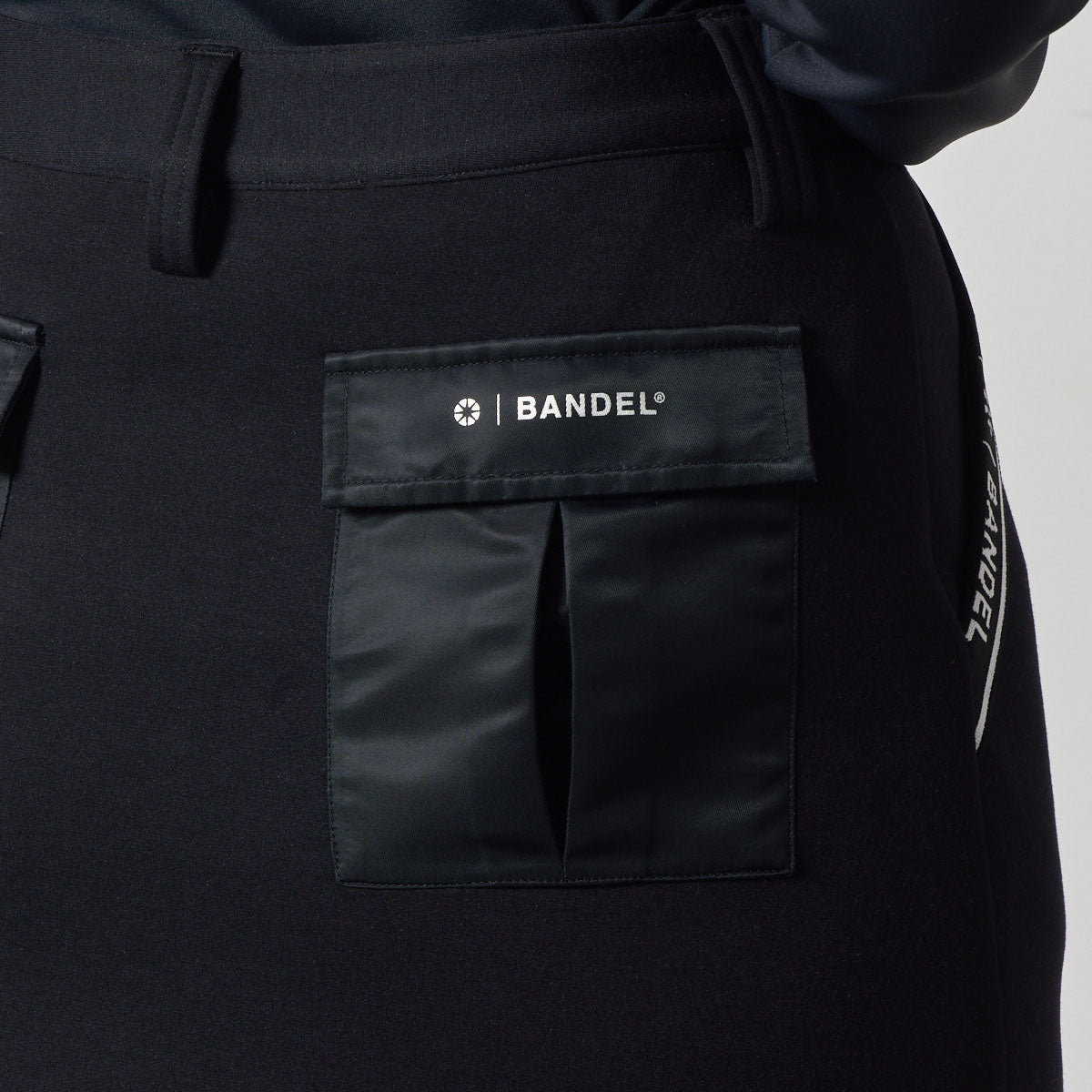 WOMENS NYLON POCKET SKIRT BGS-W4ANPSK スカート 軽量 保温 透けにくい 美シルエット / BLACK