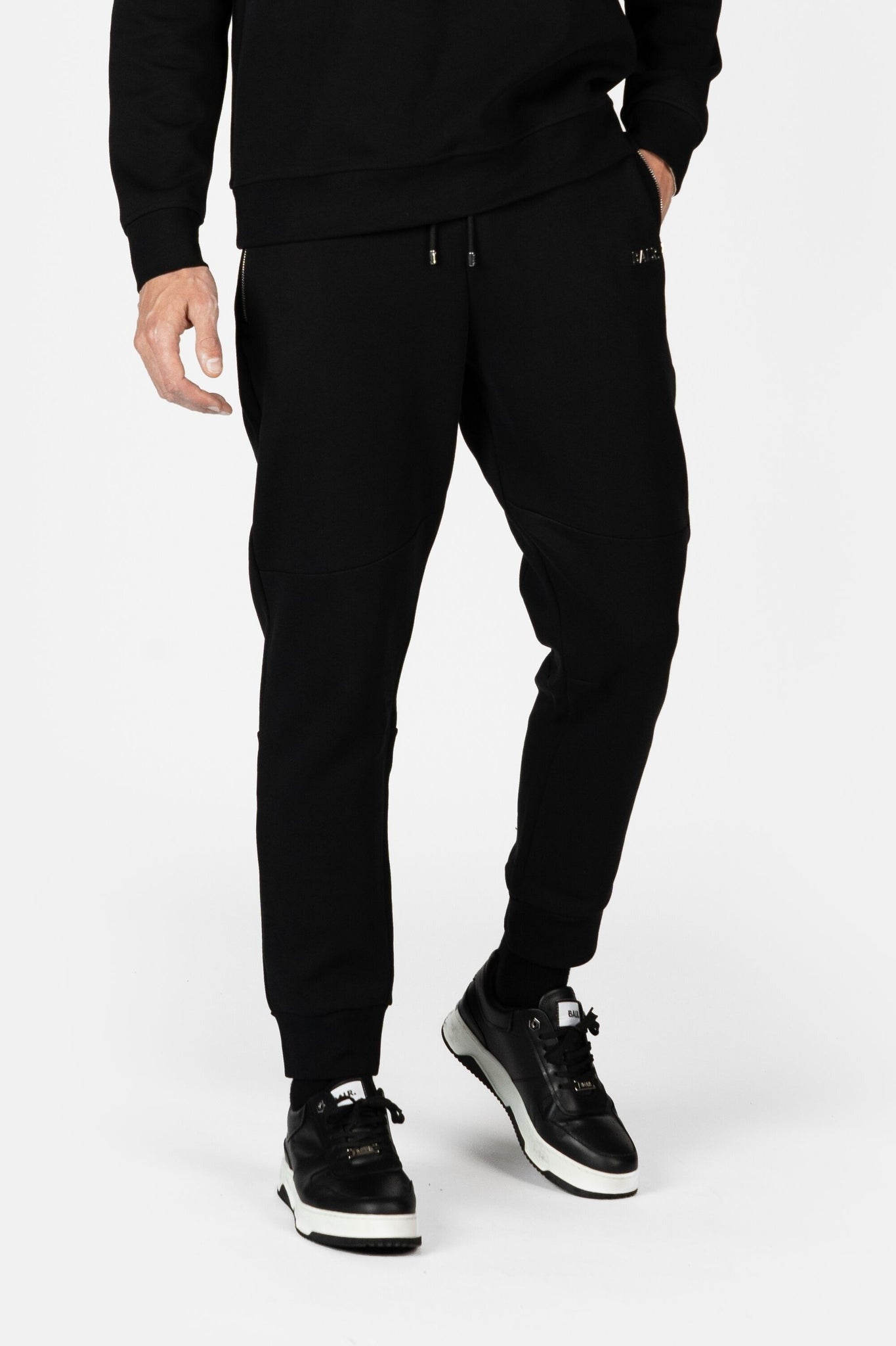 Q-Series Regular Fit Jogger B1411.1106 スウェットパンツ ジップ付きポケット ストレッチ 吸湿性 耐久性 / Black