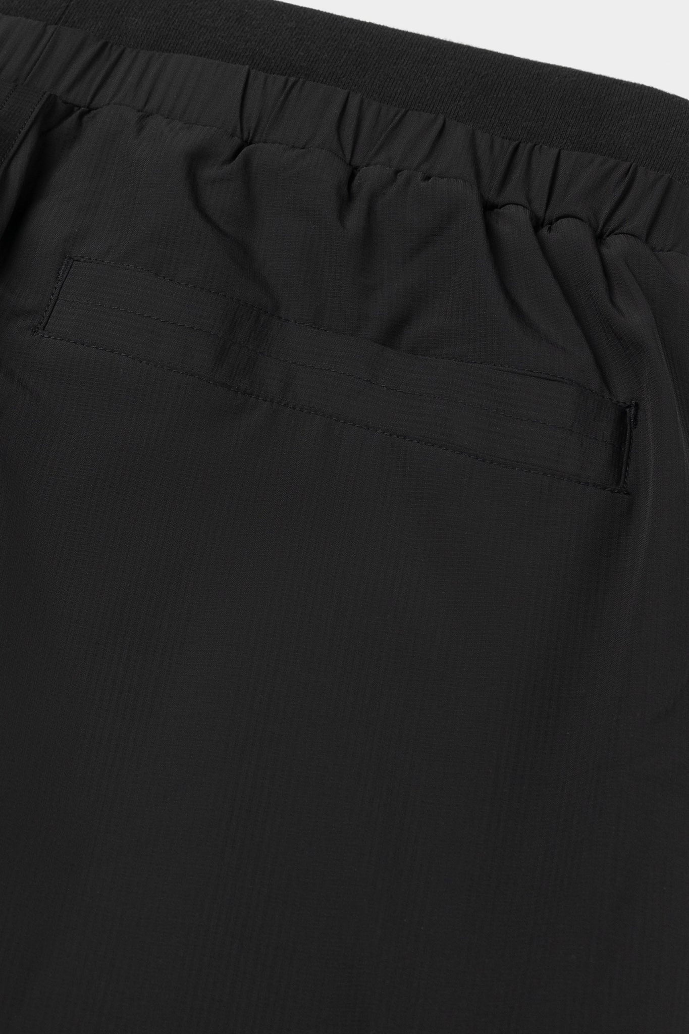 Hexline Regular Fit Track Pants B1412.1030 トラックパンツ / Jet Black