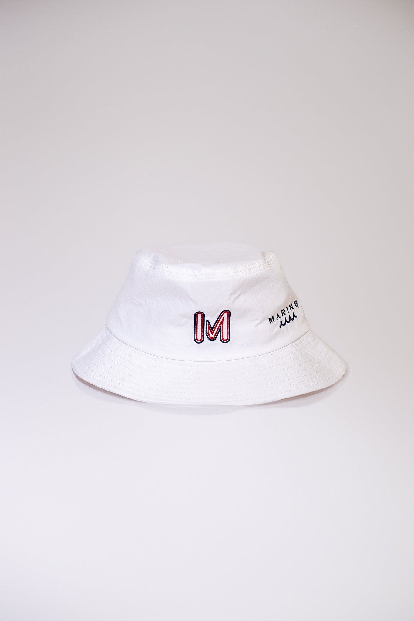 Mロゴ バケットハット MMAV-624025 / ホワイト