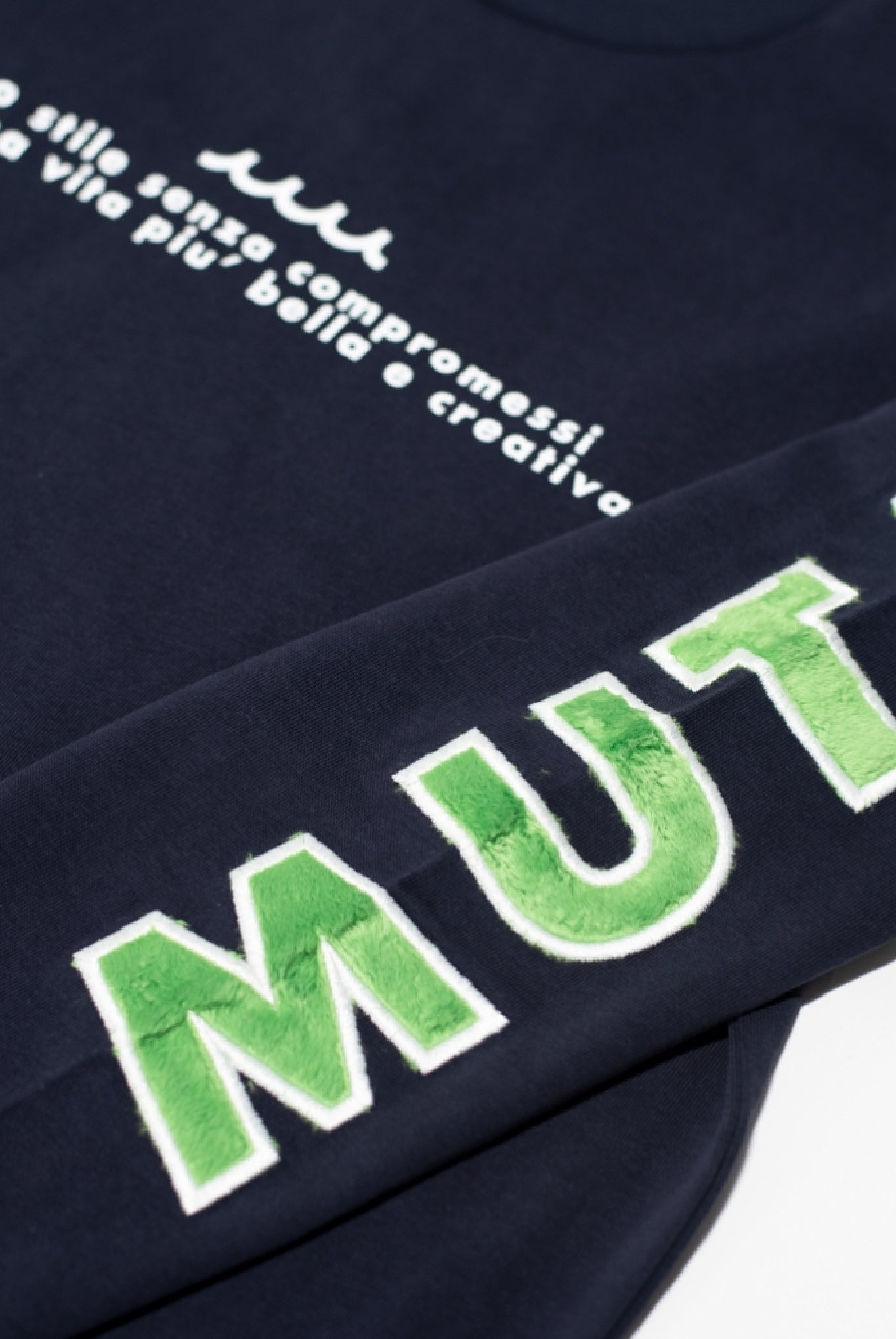 ファーワッペン ロングスリーブTシャツ MMSG-240159 コットンジャージー ゆったりシルエット ユニセックス / NAVY