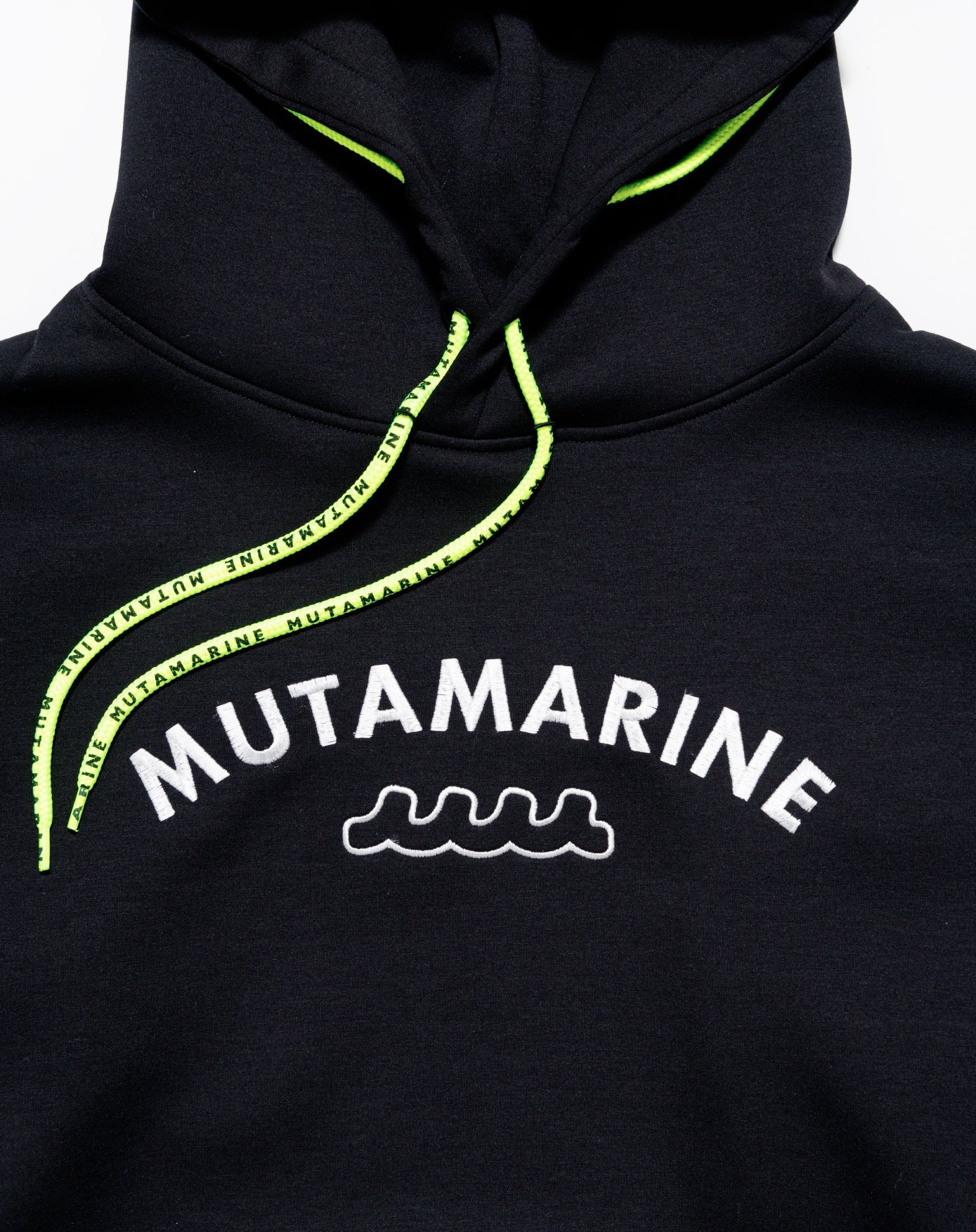 MUTA MARINE フードロゴパーカー ブラック muta MARINE × ACANTHUS マルチロゴ パーカー | ACANTHUS ONLINE STORE