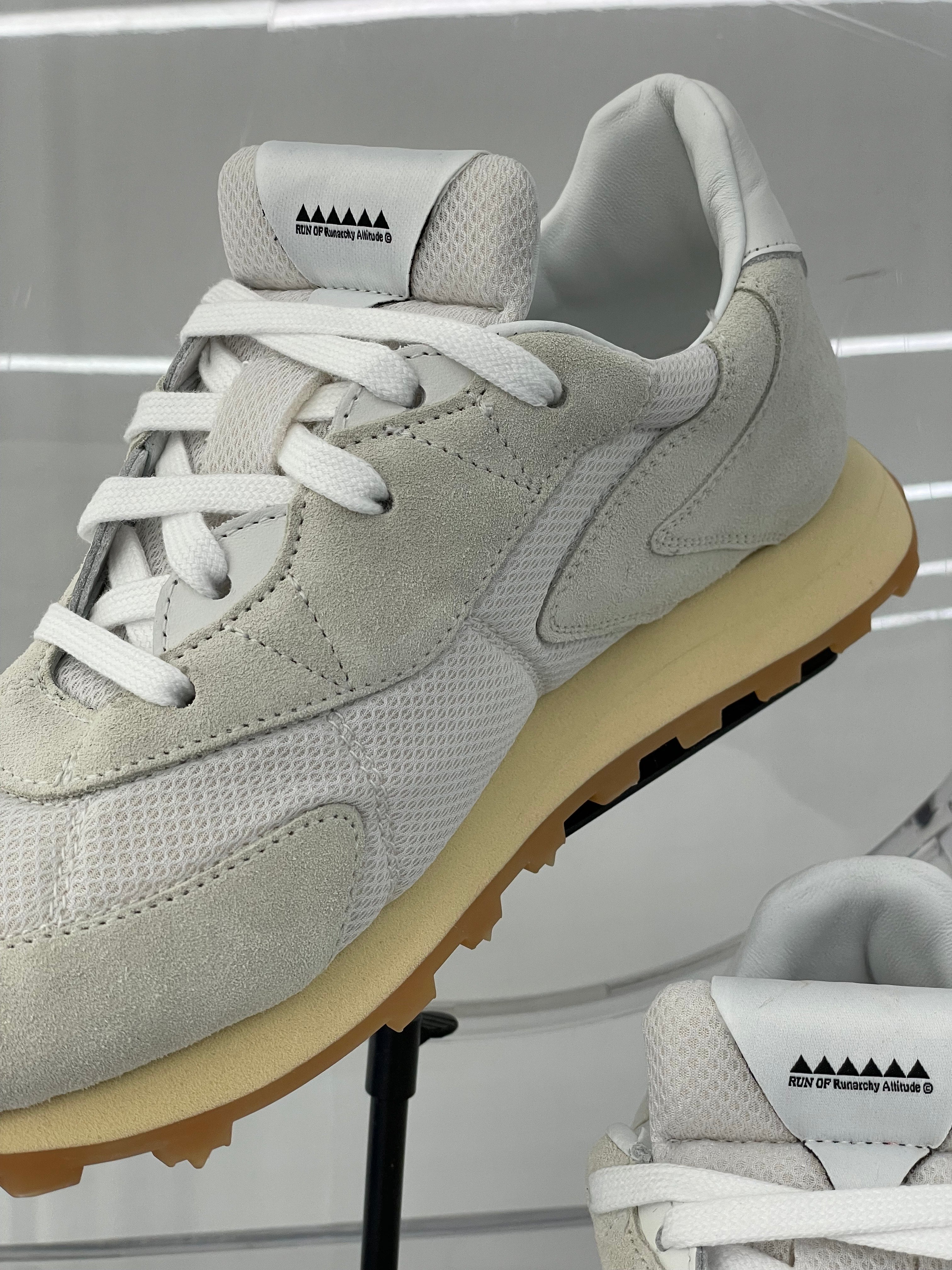 RUN OF Retro/Piuma Gold/Iceland