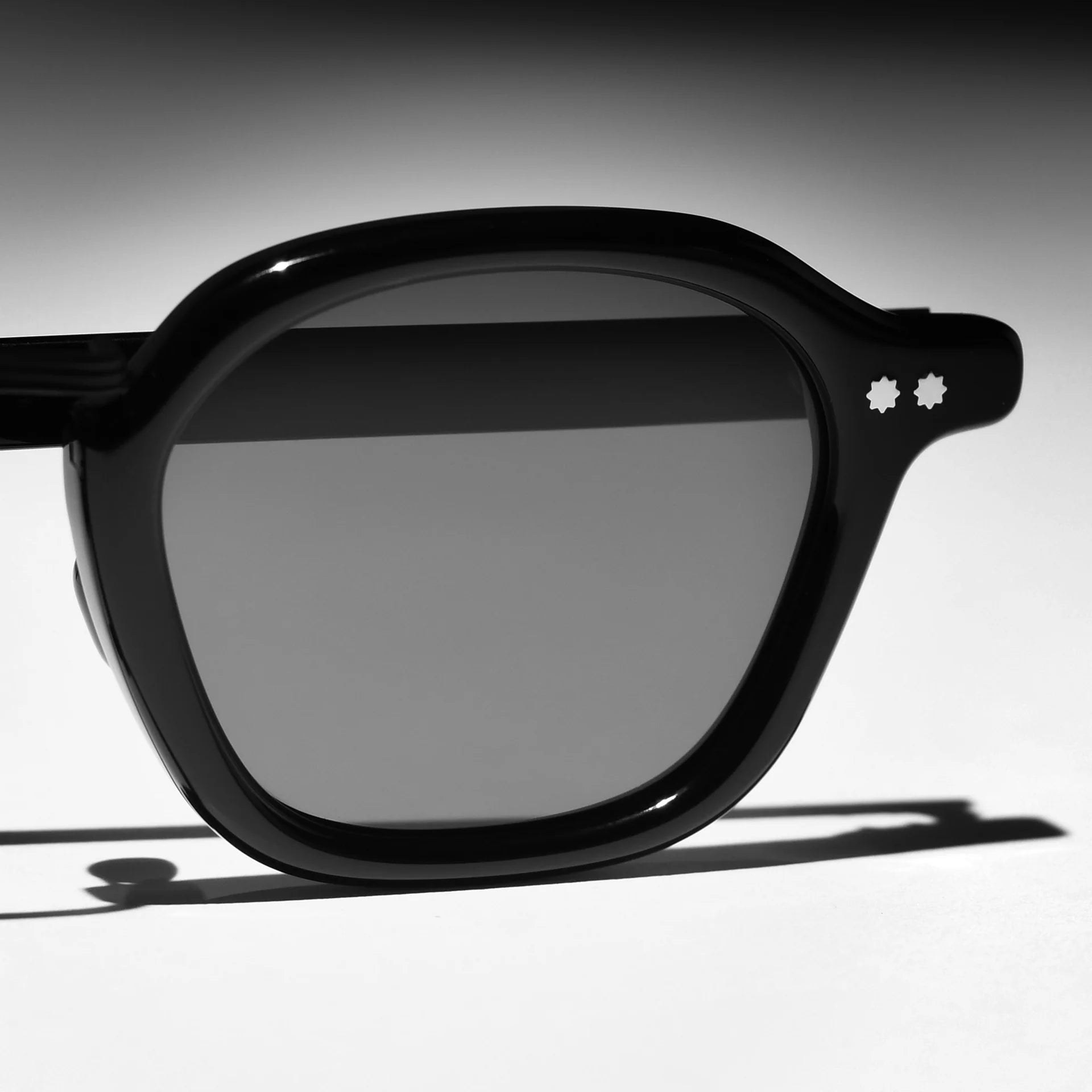 IRIS / BLACK/BLACK