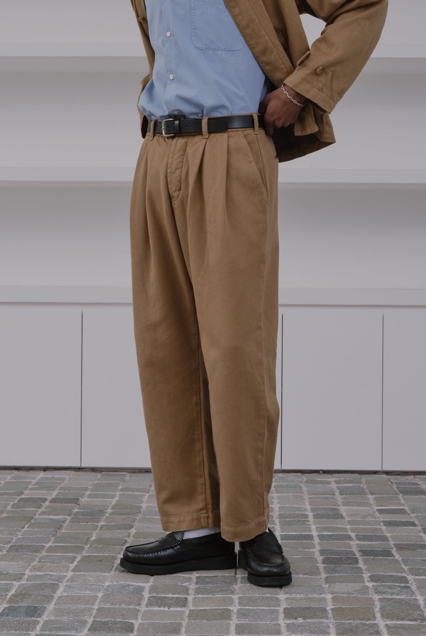 SILKNIZED CHINO TROUSERS AUT-109SN-026 チノパン トラウザーズ 2タック コットン 100% 日本製 / KHAKI