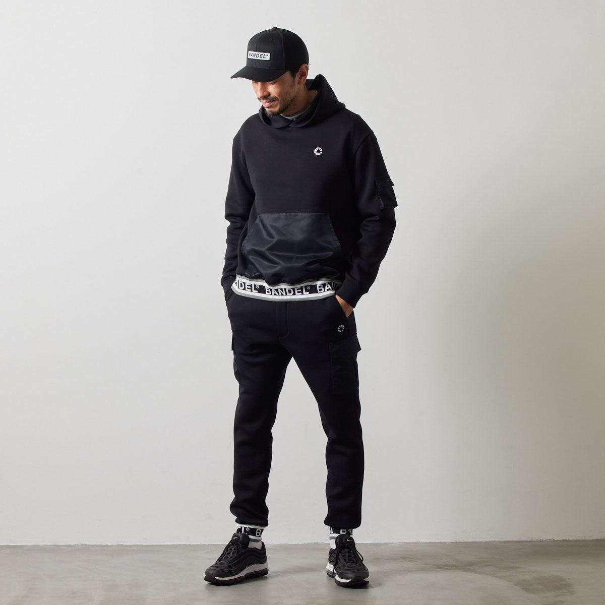 NYLON POCKET P/O HOODIE BGS-4ANPHD 軽量 ダンボール素材 異素材MIX セットアップ / BLACK