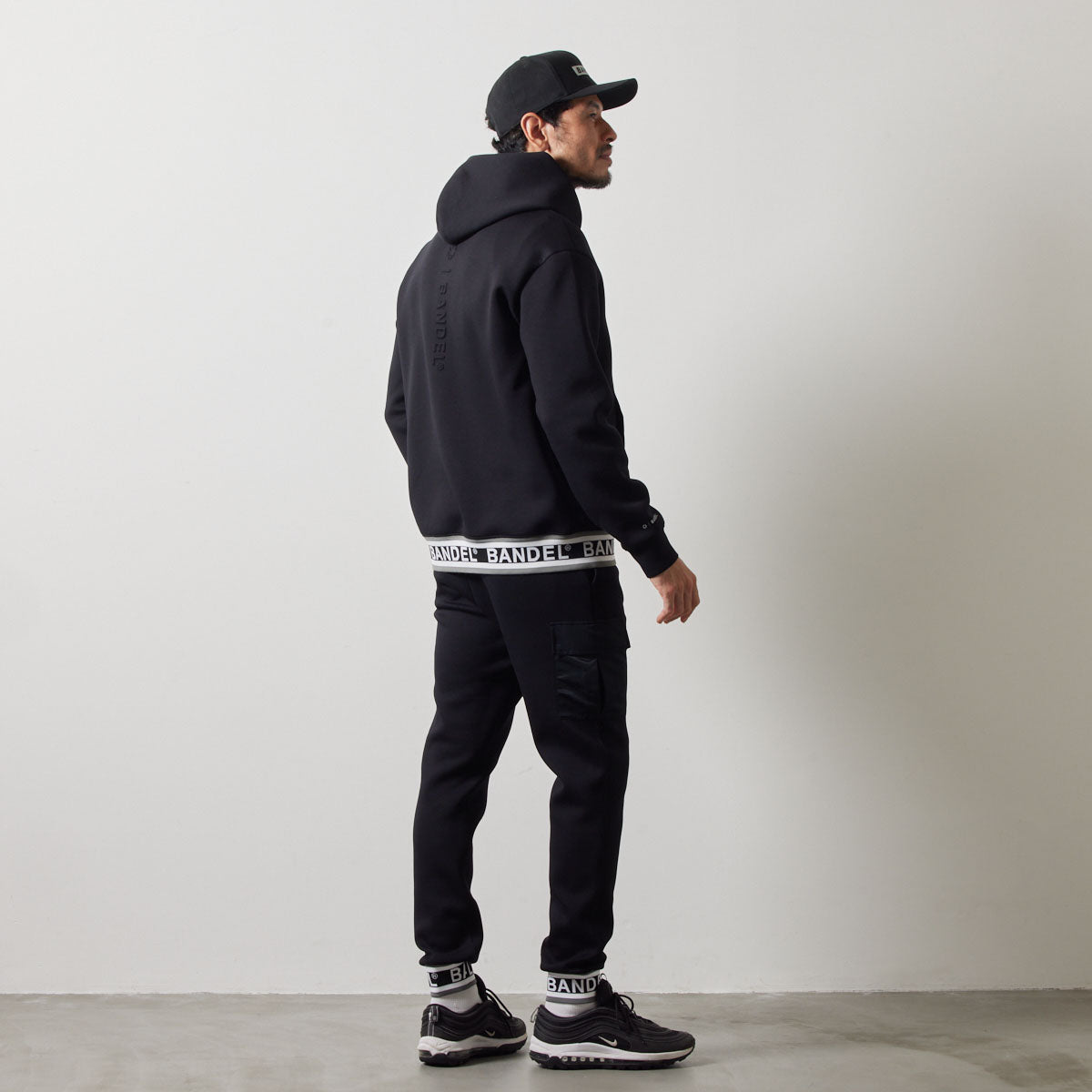 NYLON POCKET P/O HOODIE BGS-4ANPHD 軽量 ダンボール素材 異素材MIX セットアップ / BLACK