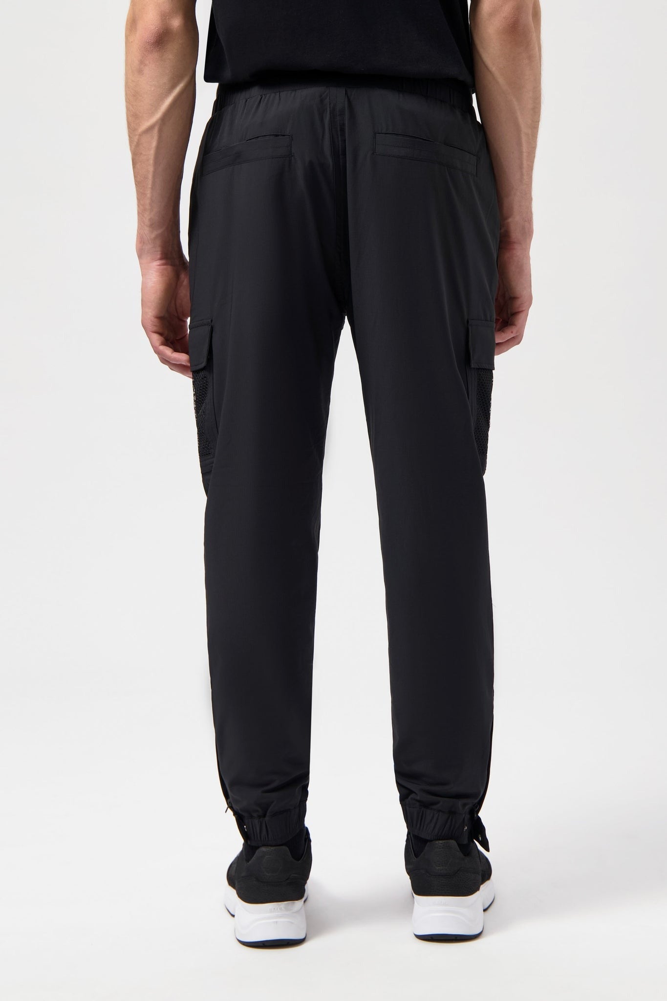 Hexline Regular Fit Track Pants B1412.1030 トラックパンツ / Jet Black