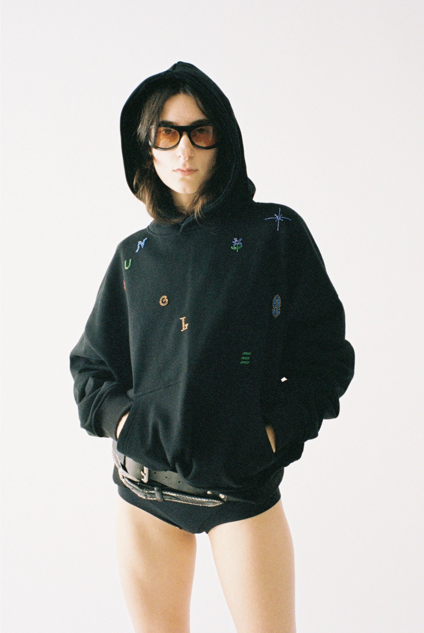 Letters Beaded Hoodie H-BEAD- フーディ ドロップショルダー ヘビーウェイト フリース 保温 ビーズ刺繍 ユニセックス / BLACK